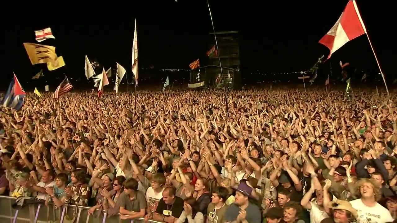 Neil Young - Rockin' In The Free World (Glastonbury 2009) - YouTube