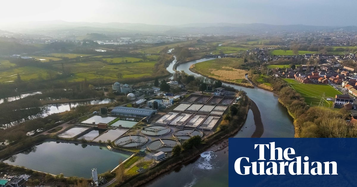 Water bosses’ pay rises despite bonus ban and public fury over bills and pollution | Water industry