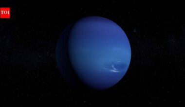 Why Neptune has the fastest winds in he solar system despite receiving 900 times less sunlight than Earth |
