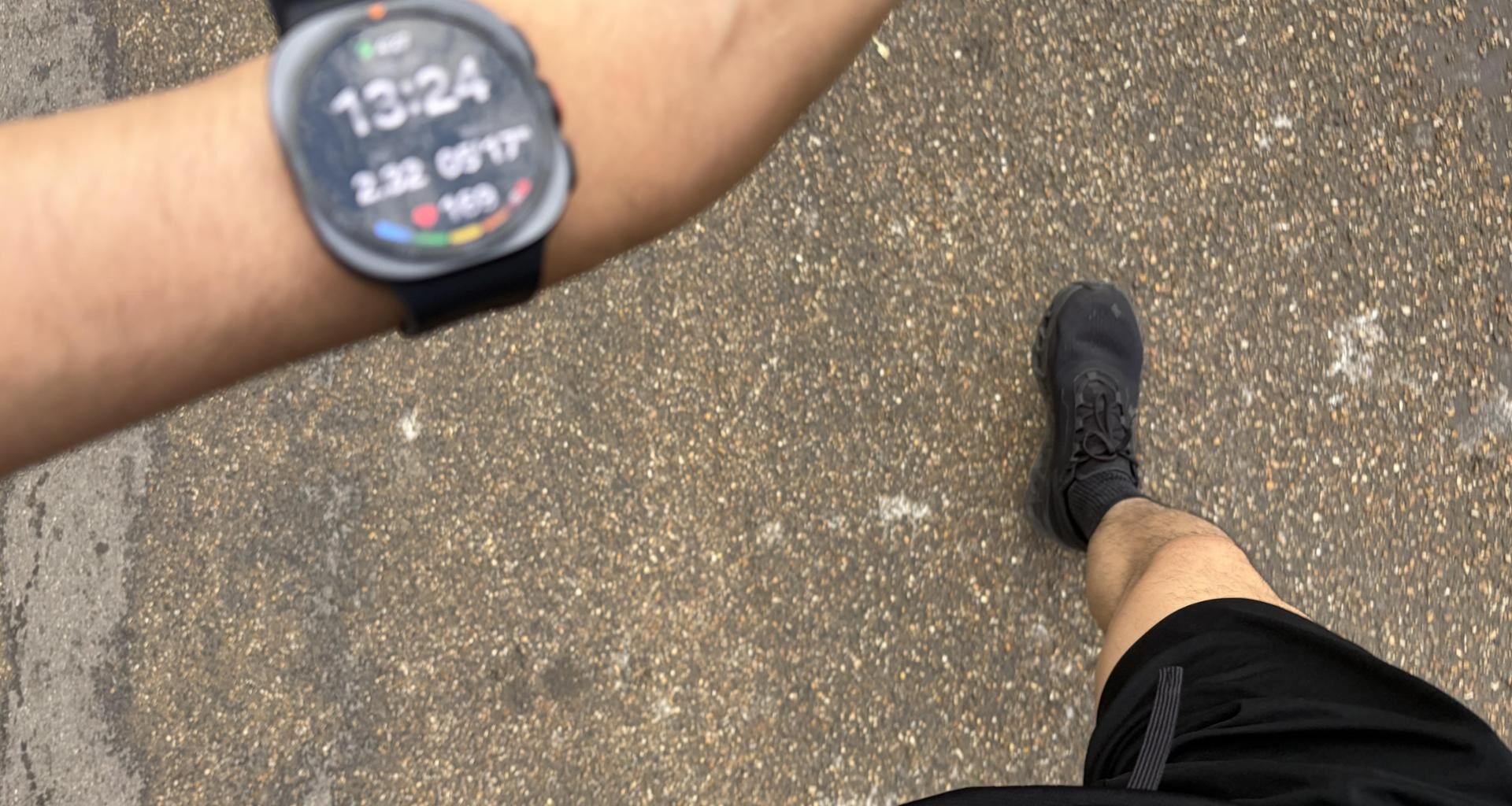 This reporter runs with the Galaxy Watch Ultra 2 during a running event hosted by Samsung Electronics at St. James Park in London, Thursday (local time). The photo may look effortless, but capturing it while running took far more attempts than the reporter would like to admit. Korea Times photo by Nam Hyun-woo