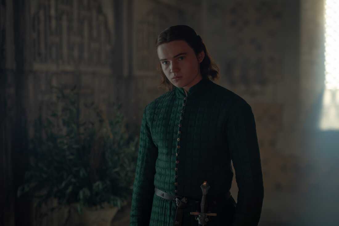Daeron (Benjamin Evan Ainsworth).