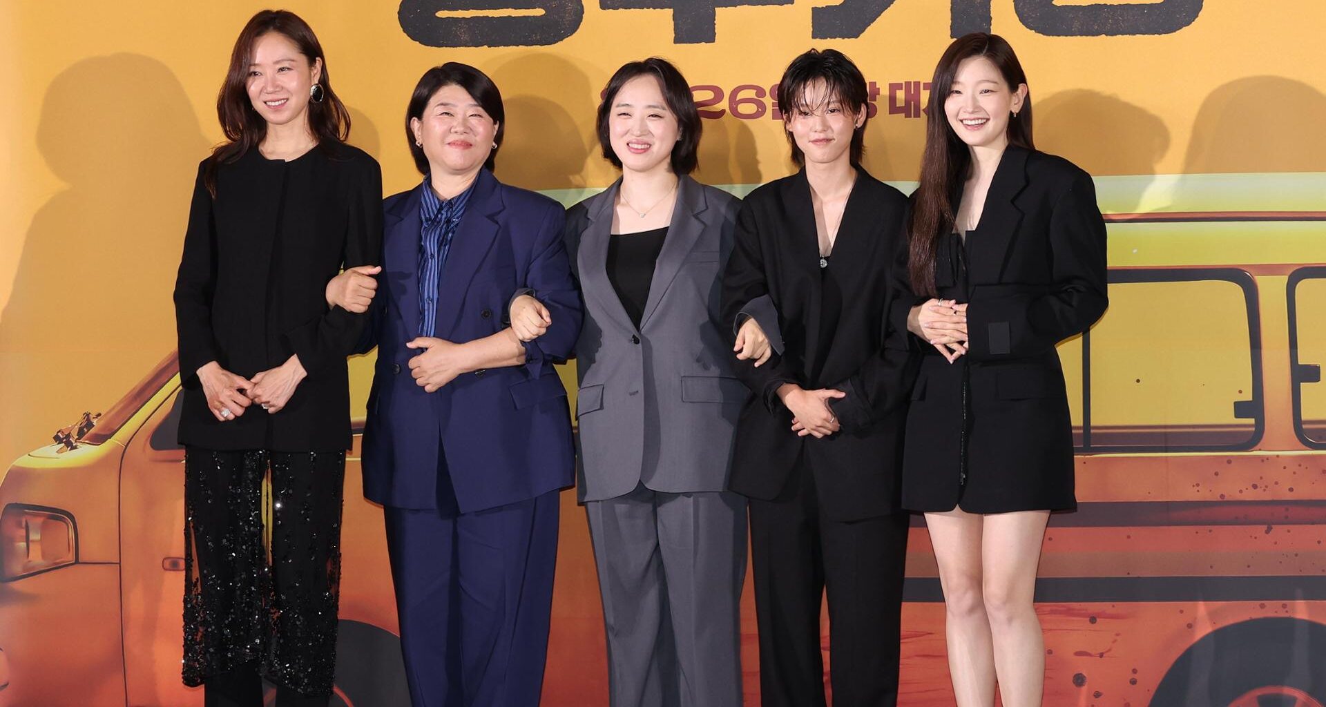 Director Kim Mi-jo, center, poses with actors Kong Hyo-jin, left, Lee Jeong-eun, second from left, Lee Yeon, second from right, and Park So-dam during a press conference for their movie “The Journey to Gyeong-ju” at a theater in Seoul, Monday. Yonhap