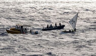 Watch: NZ Navy crew make dramatic high seas rescue off Hawaii