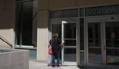 About 10,000 federal public servants apply for early retirement