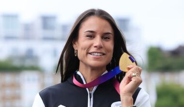 'A special moment' as Zoe Hobbs receives gold medal in Glasgow