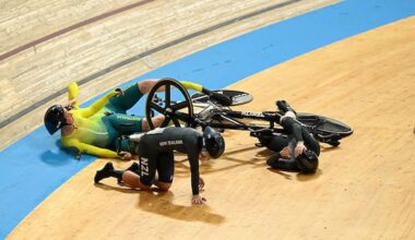 Cyclists Foy and Hodges come back from crash to win gold
