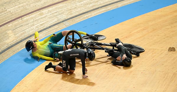 Cyclists Foy and Hodges come back from crash to win gold