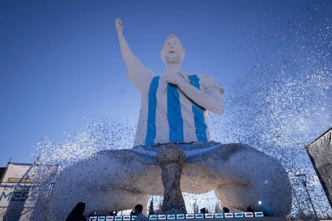 The giant statue of Lionel Messi in Cutral Co, Neuquén, Argentina. Photo courtesy of Cutral Co City Council