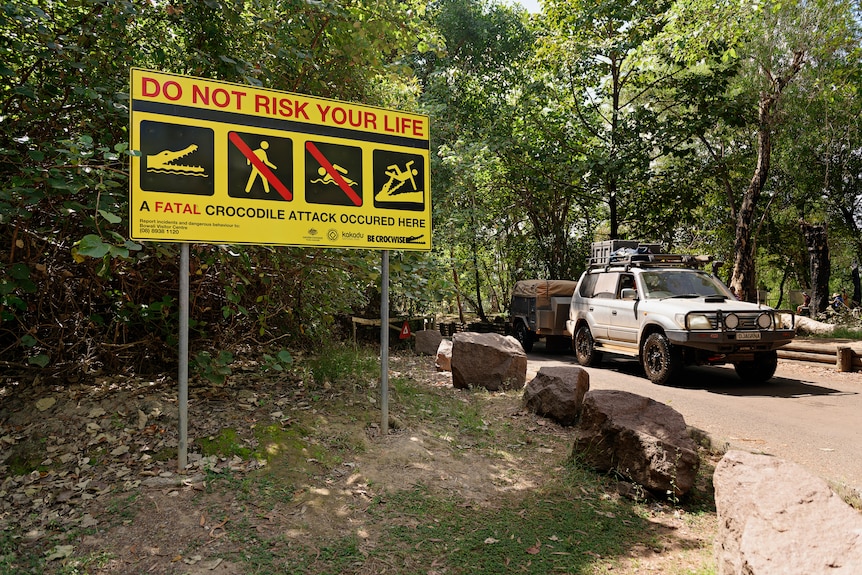 A sign that says do not risk your life warning people about the notorious river crossing Cahills Crossing