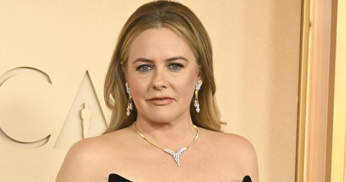 Alicia Silverstone returning for Clueless sequel series