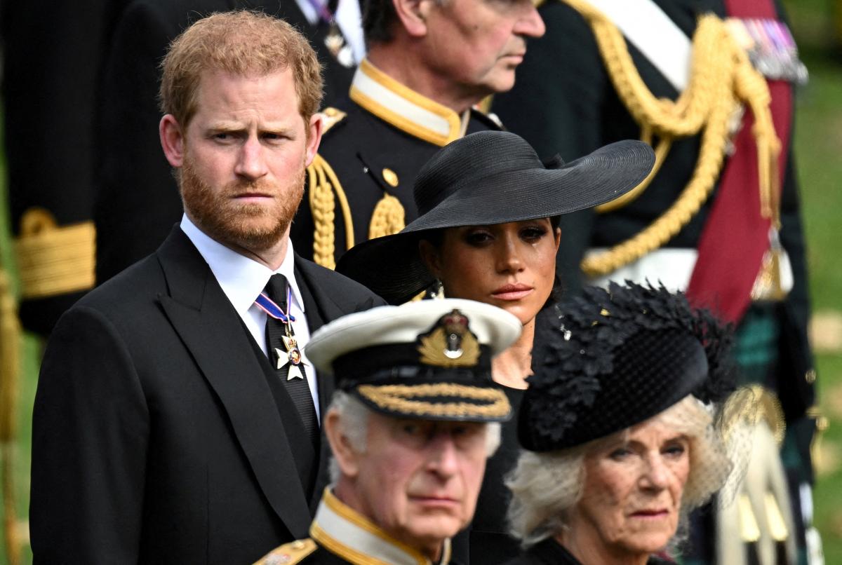 King and Queen meet with Harry's family