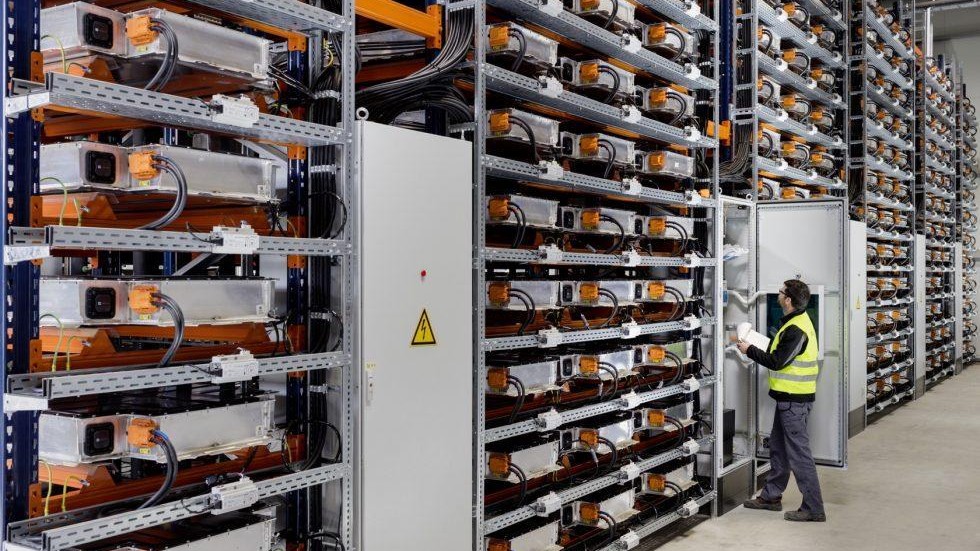 Did Scientists Just Solve The Biggest Mystery Holding Back Solid-State Batteries?