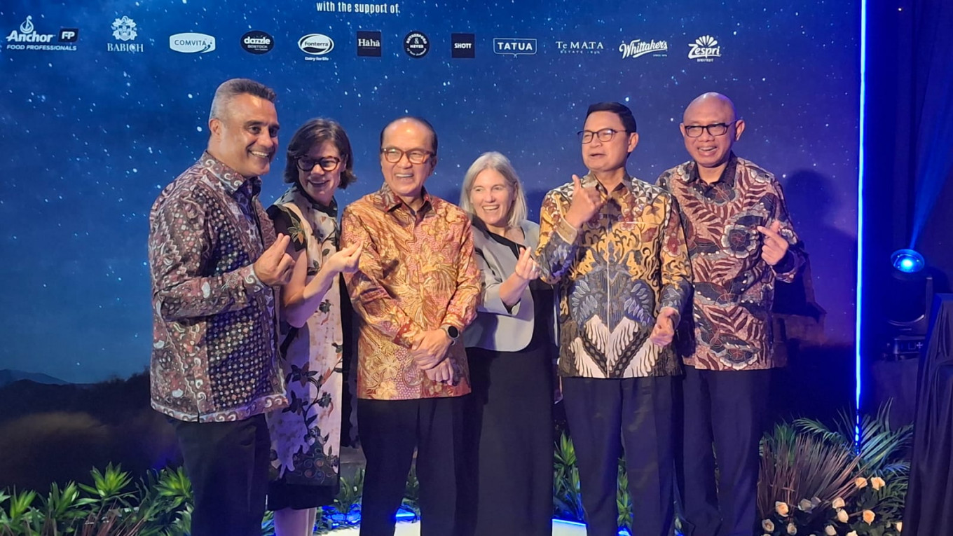 New Zealand Ambassador to Indonesia Philip Taula (left) poses with New Zealand Trade Commissioner in Jakarta Cecilia Shand (second left to right), former Indonesian ambassador to Wellington Tantowi Yahya, New Zealand Ambassador to ASEAN Jane Andersen, Indonesian Drugs and Food Monitoring Agency (BPOM) head Taruna Ikrar and Indonesian Business Council (IBC) chief operating officer William Sabandar during the Matariki Maori New Year dinner event at Kaum restaurant in Menteng, Central Jakarta, on June 30, 2026. The event presented a selection of Indonesian traditional dishes using some ingredients from New Zealand.