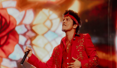 Bruno Mars brings hits, romance and a Paddington Bear to Wembley - BBC