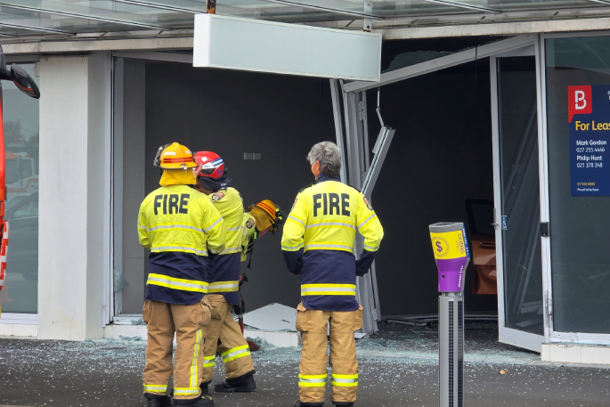 SunLive - Car crashes into building