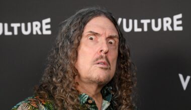 Weird Al Yankovic appearing at an event