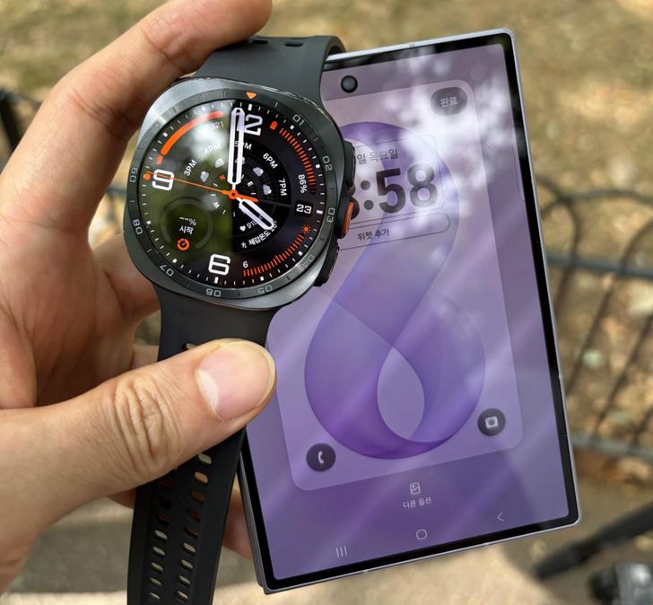 This reporter carries the Galaxy Watch Ultra 2 and the Galaxy Z Fold 8, both loaned by Samsung Electronics for the event. Korea Times photo by Nam Hyun-woo