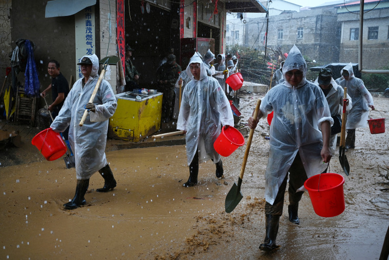 CORRECTION / CHINA-WEATHER-FLOOD