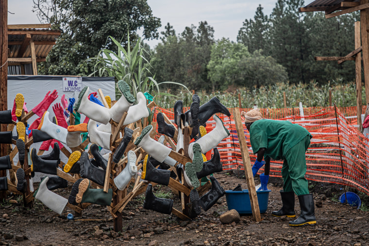TOPSHOT-DRC-HEALTH-EBOLA