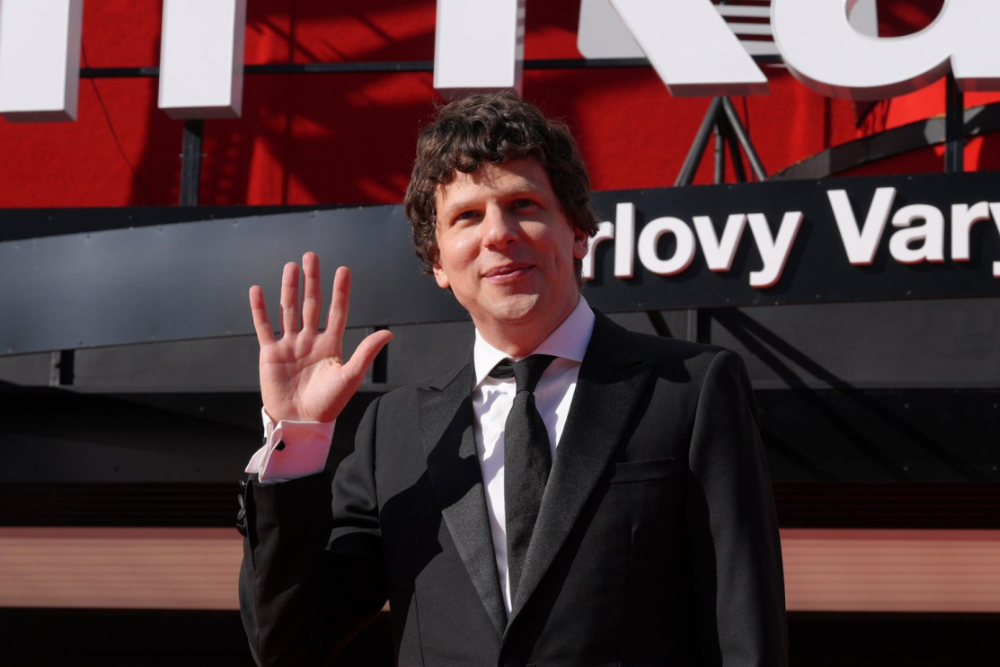 Jesse Eisenberg Says He Doesn’t ‘Want to Be Associated’ With Mark Zuckerberg: ‘If This Guy Is the Creator of This World, I Don’t Want to Live in That World’