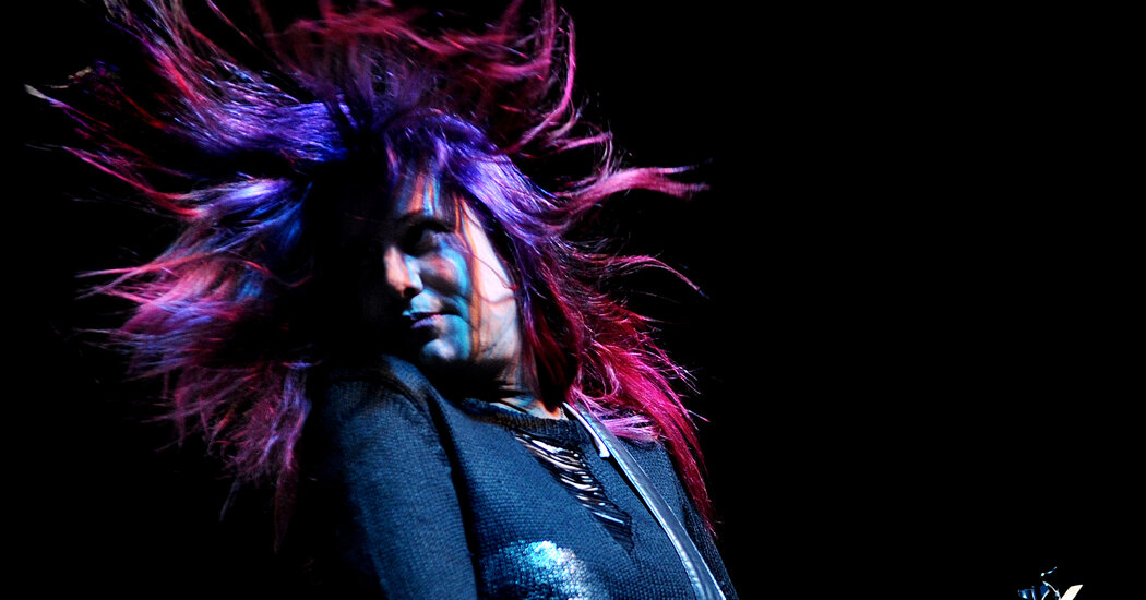 Jennifer Finch, Scalding Bassist for Alt-Rock Band L7, Dies at 59