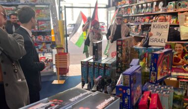 Protesters disrupt David Seymour announcement in Toyworld store, police called