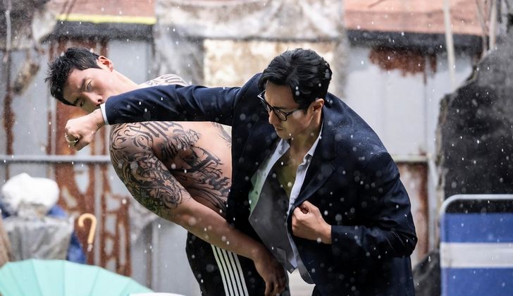 Actor So Ji-sub, right, in a scene from SBS drama 'Agent Kim Reactivated' / Courtesy of SBS