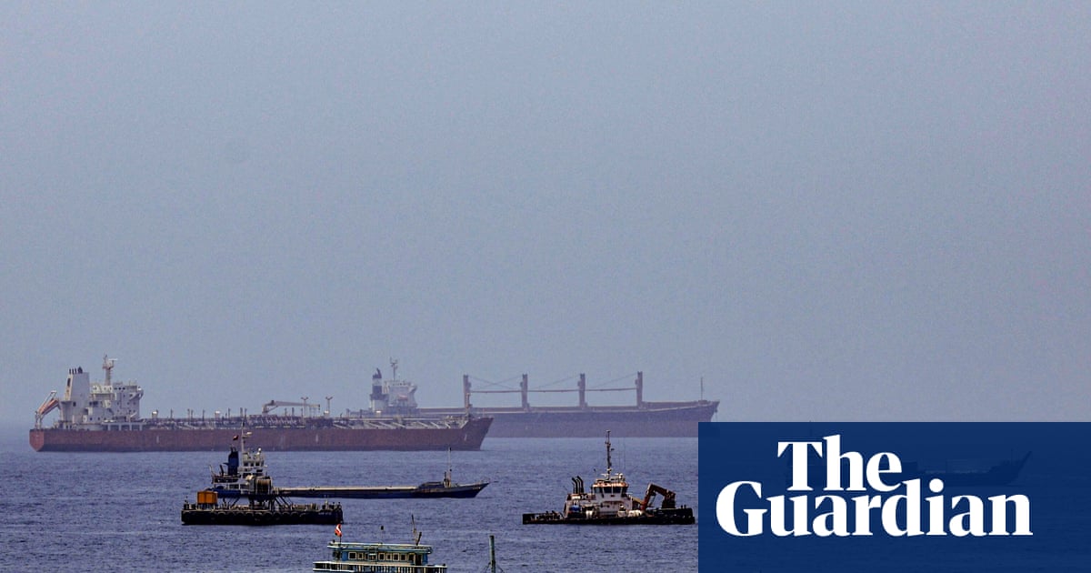 Ships stuck in strait of Hormuz pose ‘super-spreader’ biodiversity threat, scientists warn | Strait of Hormuz