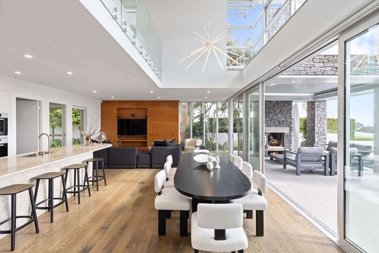 Barfoot & Thompson luxury agent Paul Neshausen takes OneRoof prestige reporter Catherine Smith and NZ Herald’s Ricardo Simich on a tour of one of Auckland’s most expensive homes. Video / OneRoof