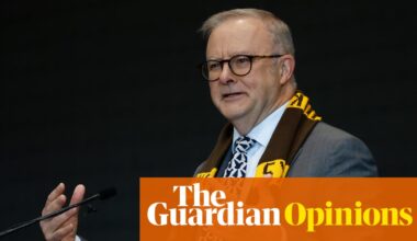 Almost no one is happy with Labor’s gambling crackdown. Albanese may as well do the right thing and get tough | Tom McIlroy