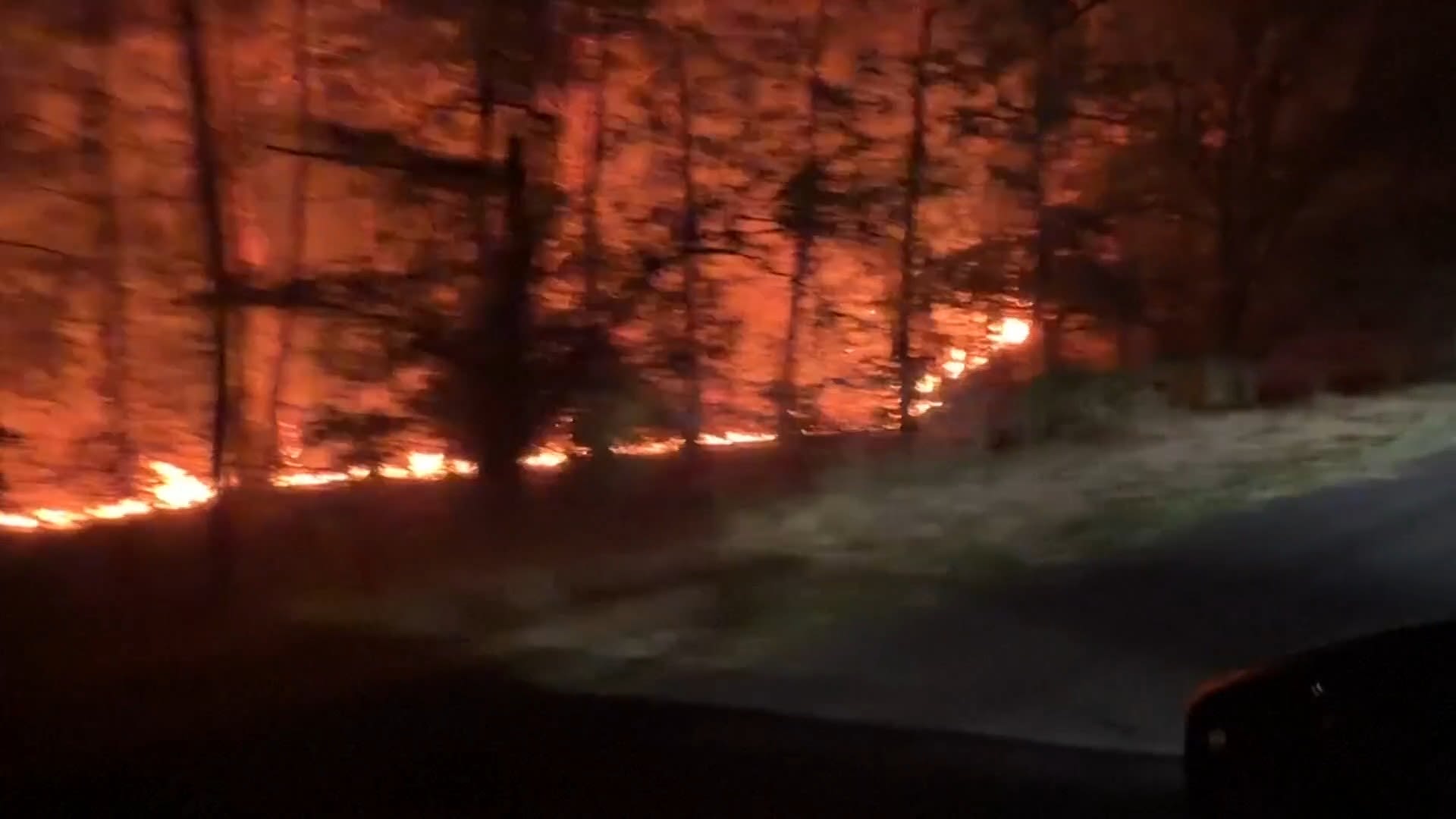<p>Fires have broken out south of Paris. </p>