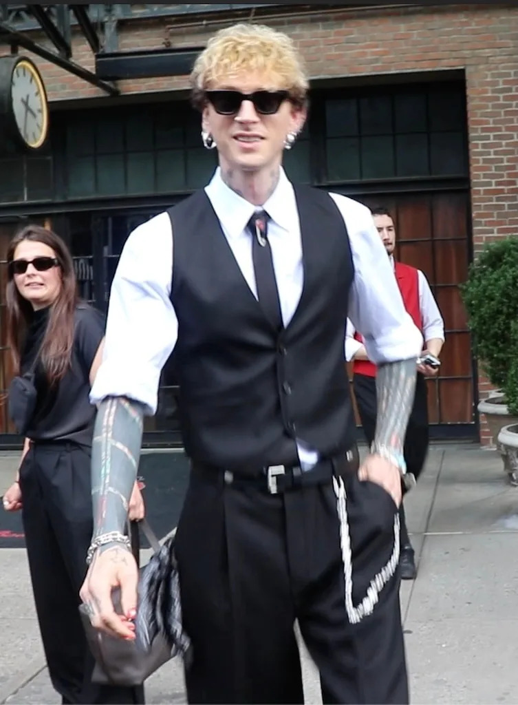 <p>Machine Gun Kelly </p>