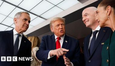Canada faces tough choice on US trade - fight back or hold firm - BBC