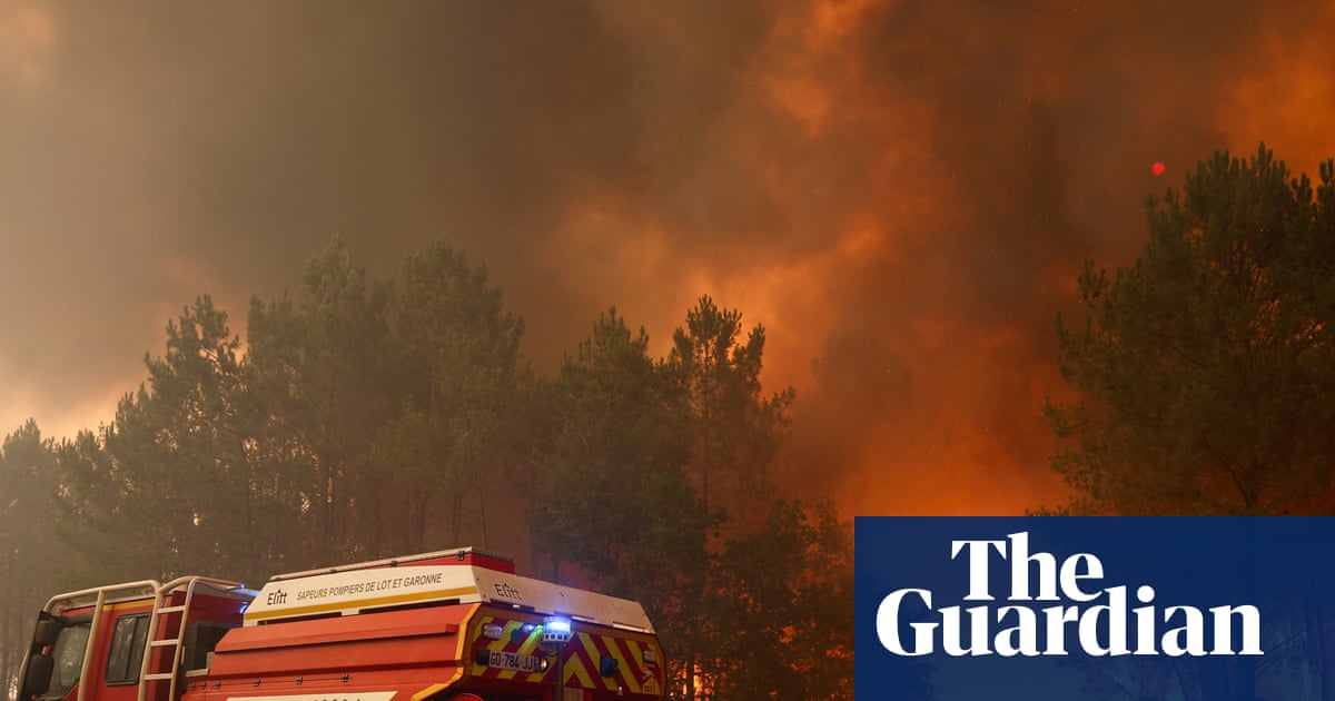 Thousands of tourists among those evacuated amid intense wildfire in France | Wildfires
