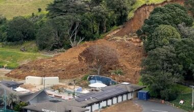 Fresh Mauao slips - New Zealand News