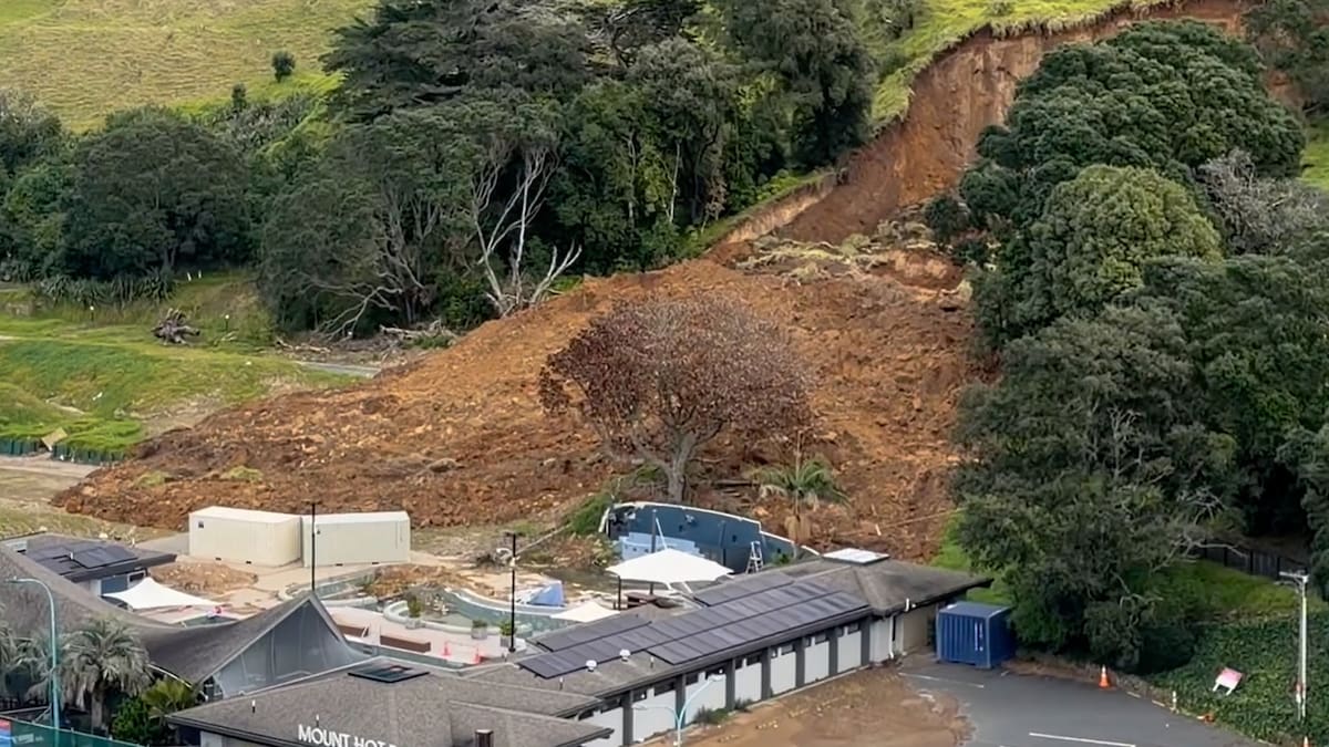 Fresh Mauao slips - New Zealand News