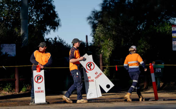 Traffic diversions and safety measures were put in place daily during Neil's visit. (ABC News: Ebony ten Broeke)