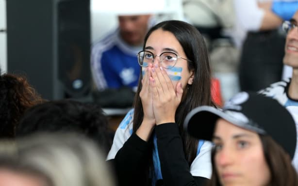 Argentina fans in Auckland react to Spain goal during Football World Cup final.