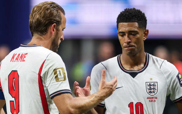 England's midfielder #10 Jude Bellingham (R) and forward #09 Harry Kane shake hands after losing the 2026 World Cup football tournament semi-final match between England and Argentina at the Atlanta Stadium in Atlanta on July 15, 2026. (Photo by Odd ANDERSEN / AFP)
