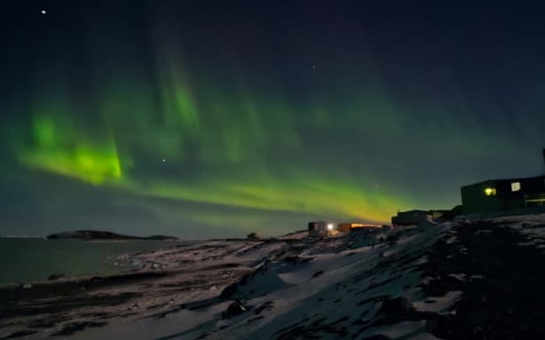 Aurora captured at Davis Station.