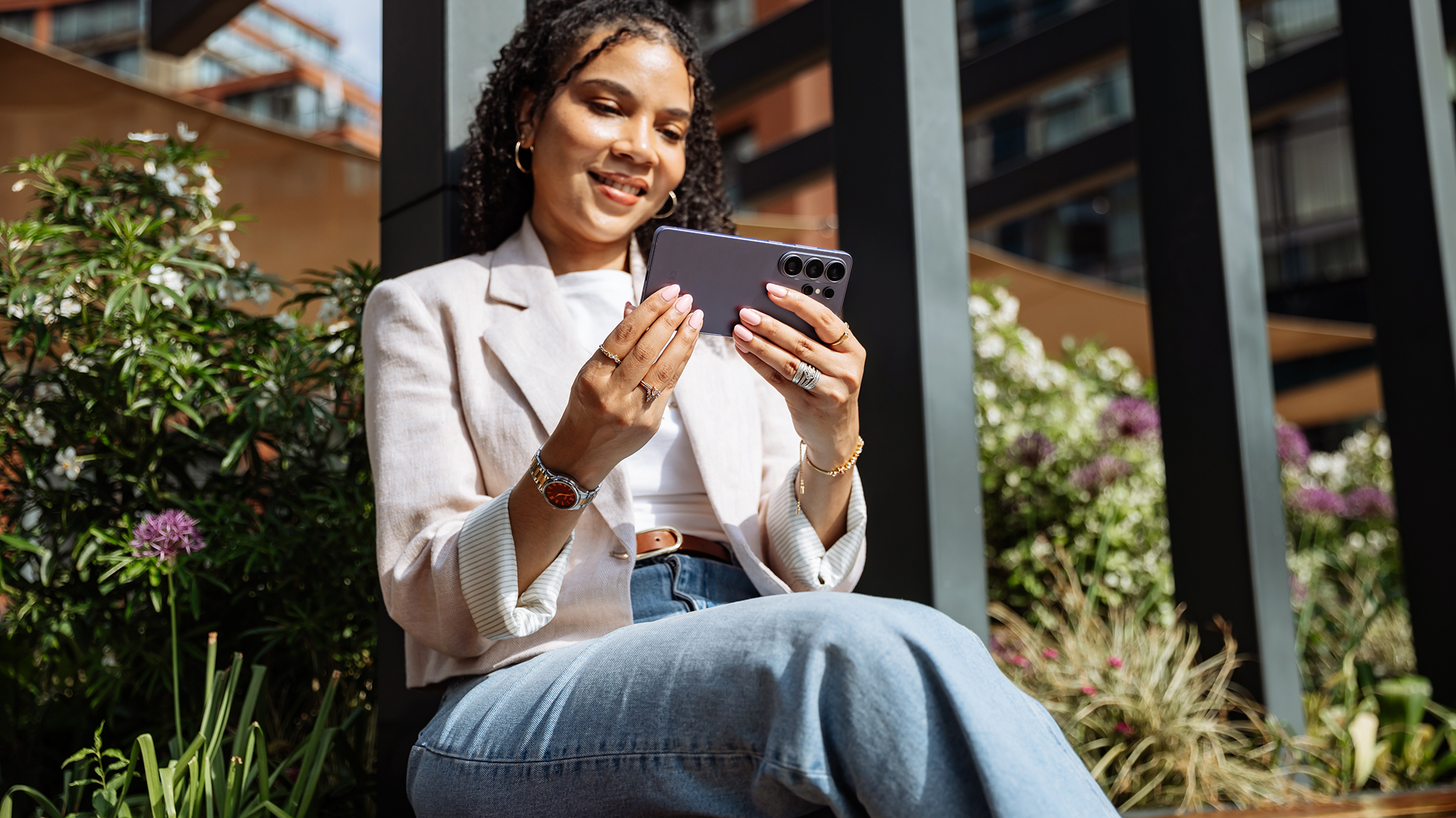 A woman using a Samsung Galaxy S26 Ultra.