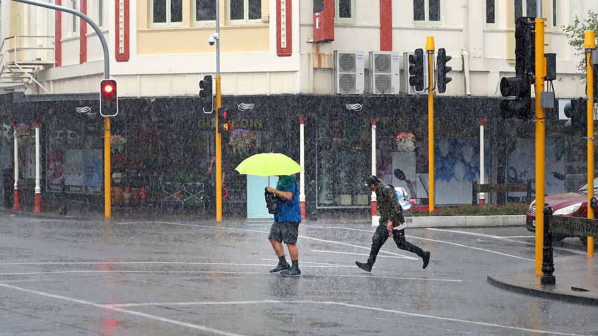 'Grunty weekend ahead': Cold snap brings snow, wind, rain and thunderstorms - NZ Herald