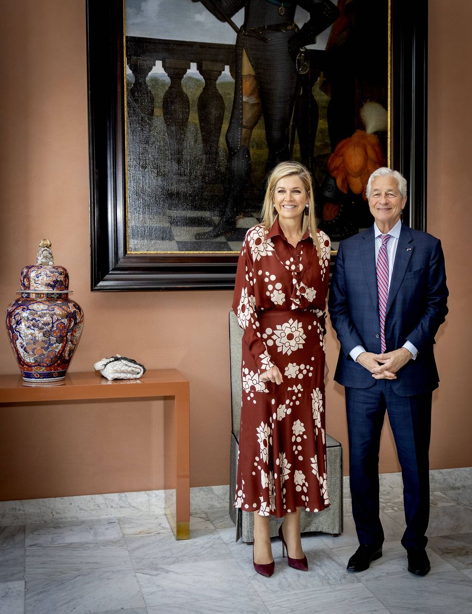 The Colombian-designed ensemble reflected Queen Máxima's signature approach to combining bold fashion with official royal engagements.