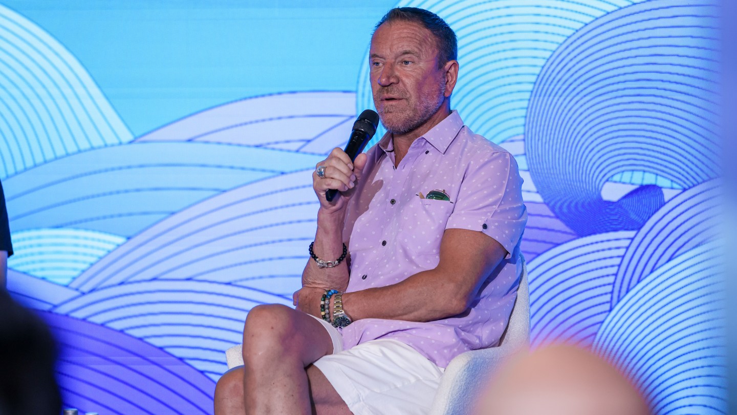 Renny Harlin Recalls Clashing With Val Kilmer on ‘Mindhunters’