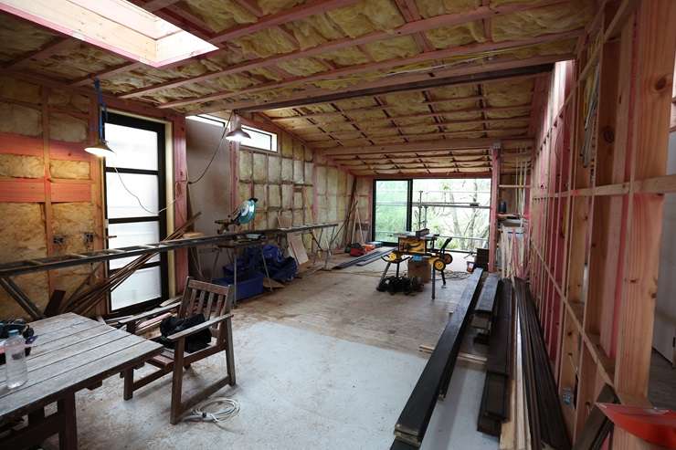 OneRoof gets an exclusive tour of a once-derelict home on Seaview Road, in Auckland's Remuera. Video / Fiona Goodall