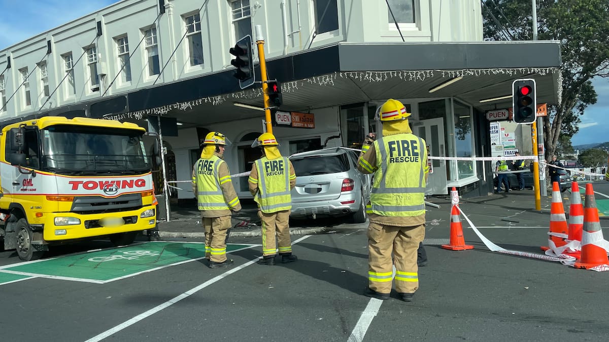 Eden Terrace crash blocks intersection, building evacuated after collision