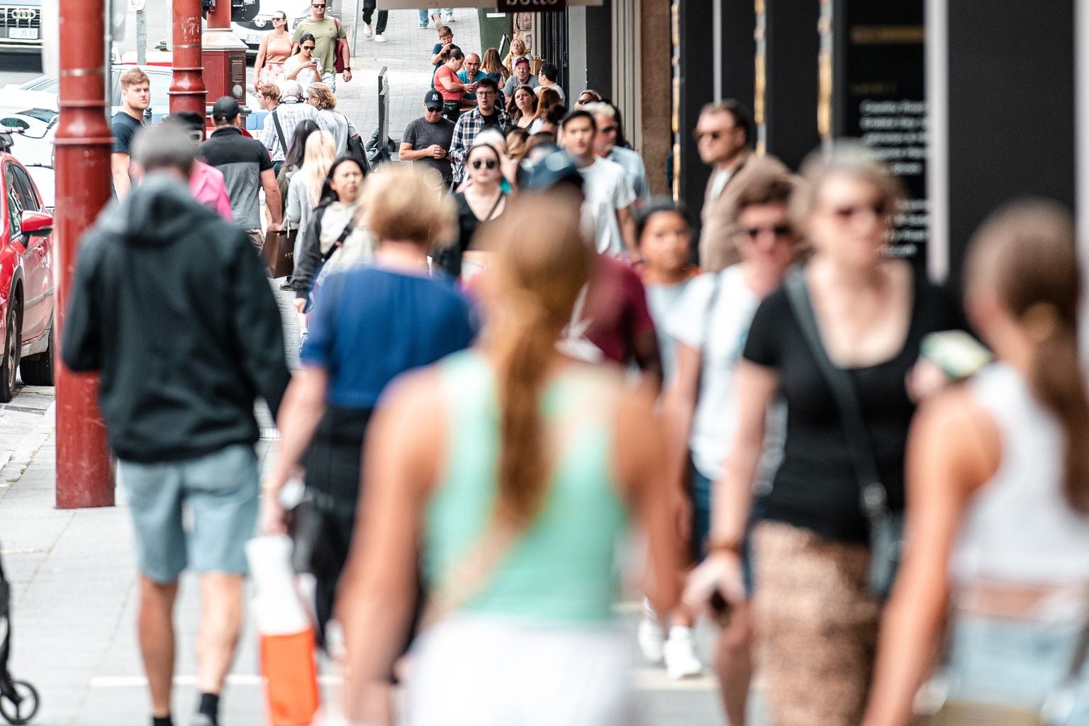 Free smartwatches given to 172 Tasmanians in study of walking habits