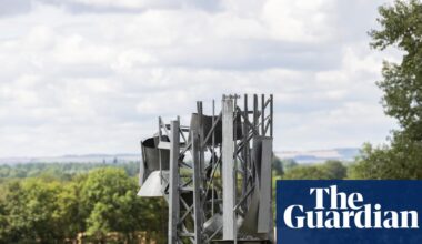 Salvaged steel and a slice of countryside: Caro sculptures on show in Oxfordshire fields | Sculpture