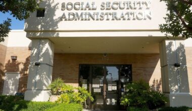 Newly retired couples may lose $16,900/year in Social Security in 2033
