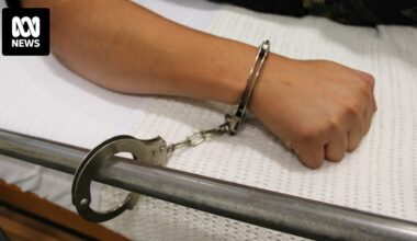 Proposed laws to extend detention for people in Queensland to three days for mental health check